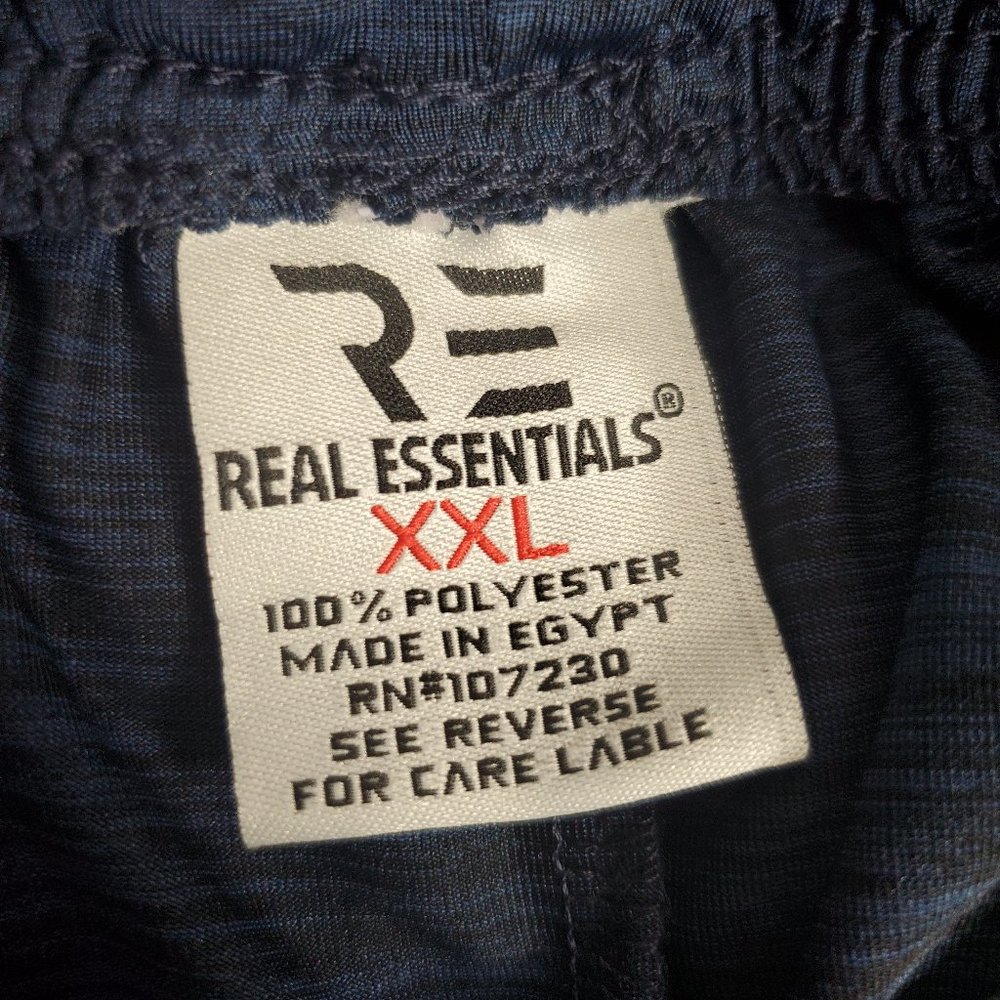Real Essentials Short - Picture 5 of 8